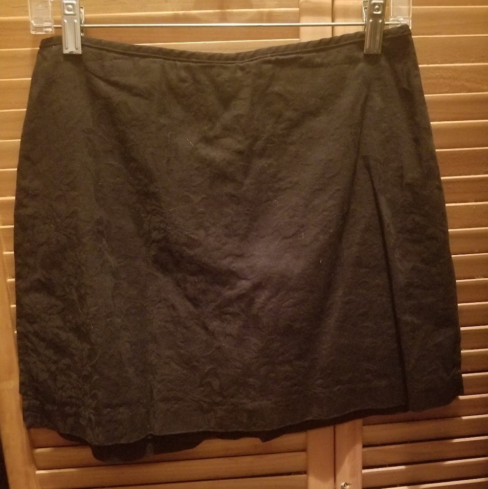 Black skort